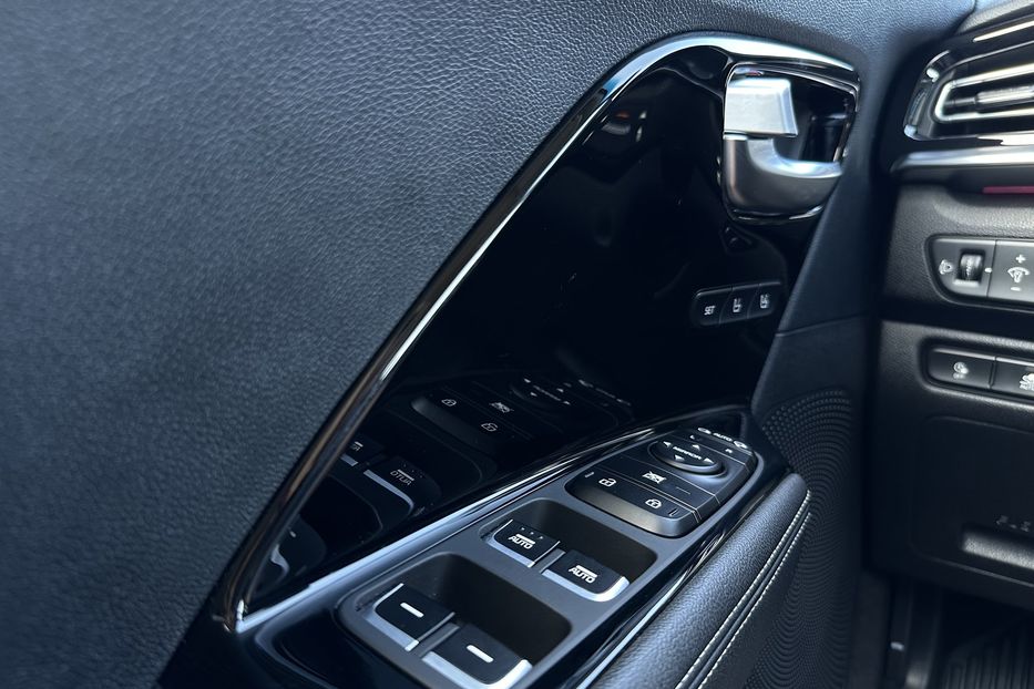 Продам Kia Niro  64 кВт Макс. комплектація 2020 года в Львове