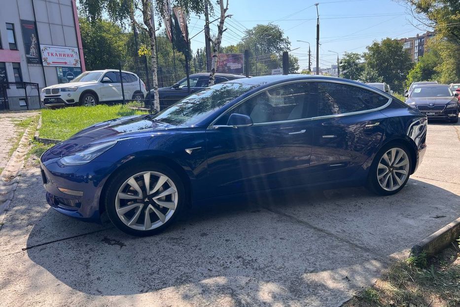Продам Tesla Model 3 2019 года в Черновцах