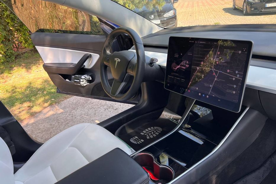Продам Tesla Model 3 2019 года в Черновцах