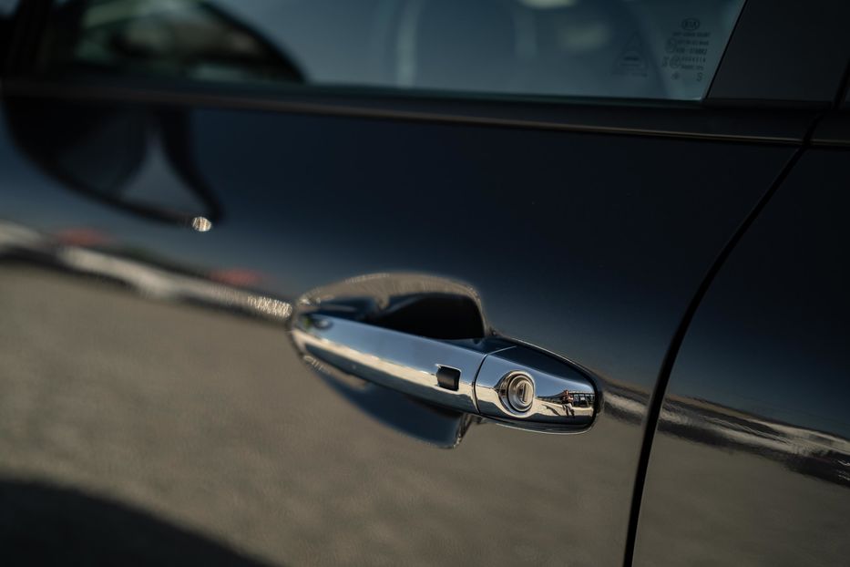 Продам Kia Niro EV 2020 года в Черновцах