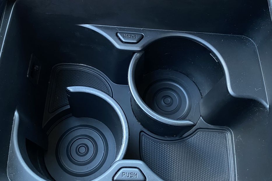 Продам Kia Niro 64 кВт Макс. комплектація 2020 года в Львове