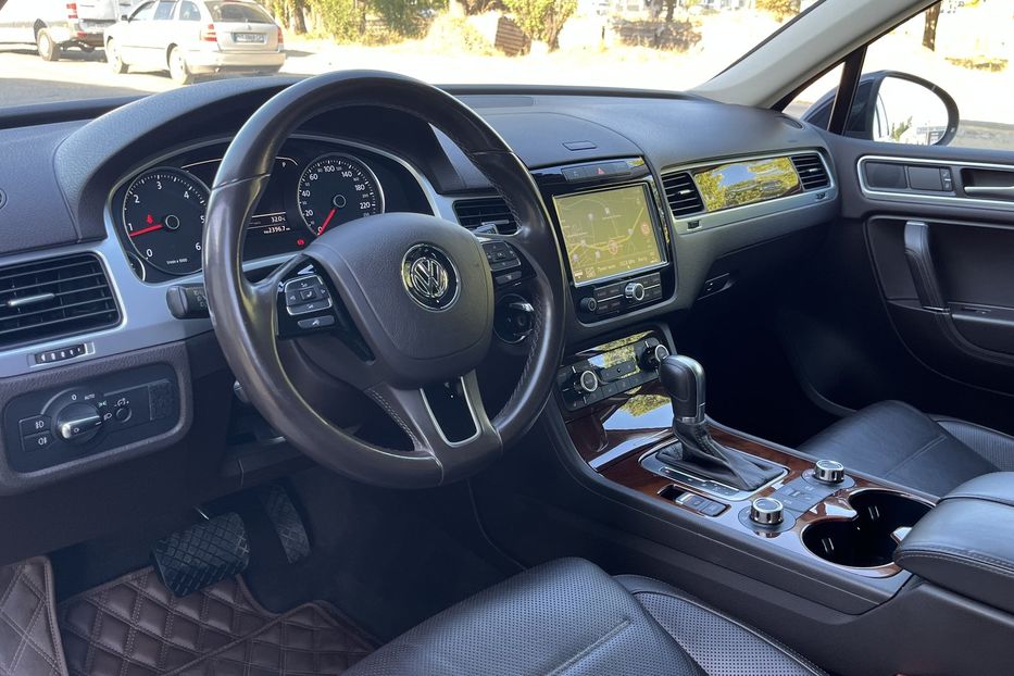 Продам Volkswagen Touareg Oficial 2014 года в Николаеве