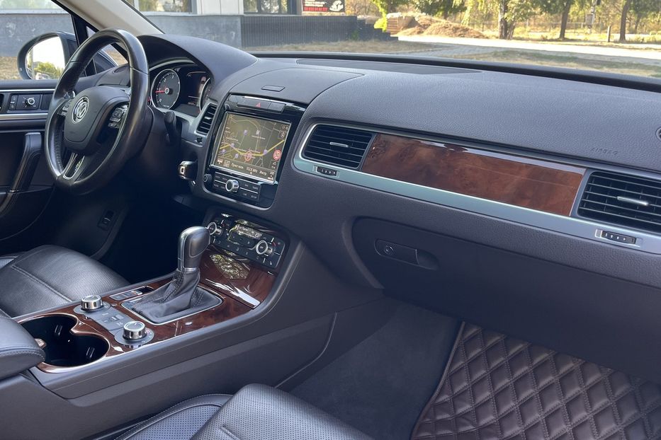 Продам Volkswagen Touareg Oficial 2014 года в Николаеве