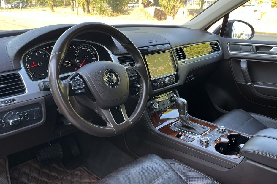 Продам Volkswagen Touareg Oficial 2014 года в Николаеве