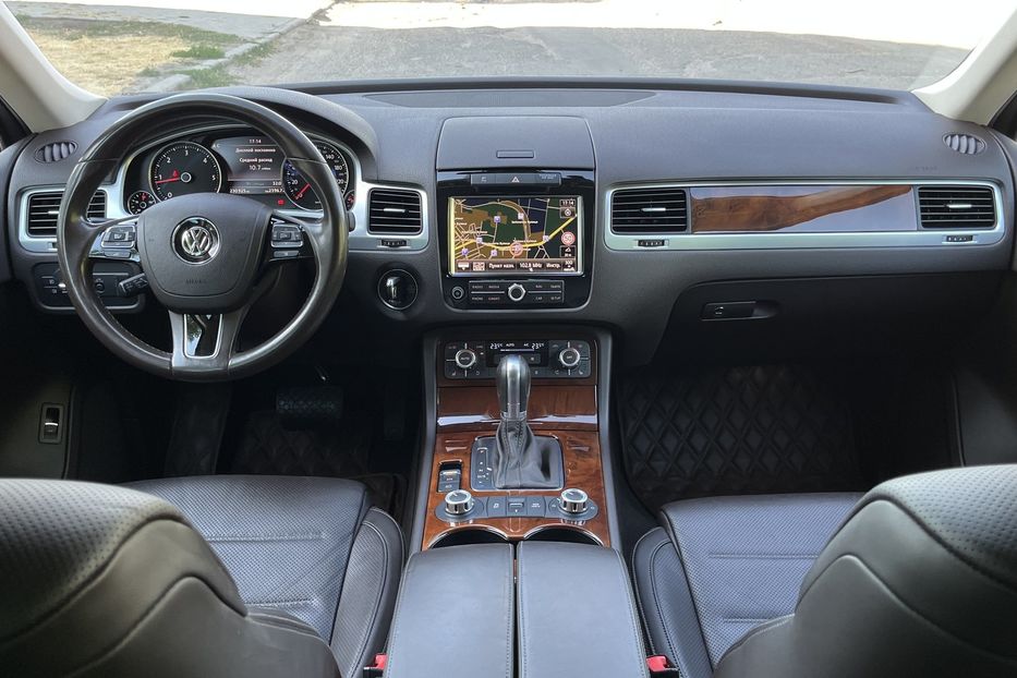 Продам Volkswagen Touareg Oficial 2014 года в Николаеве