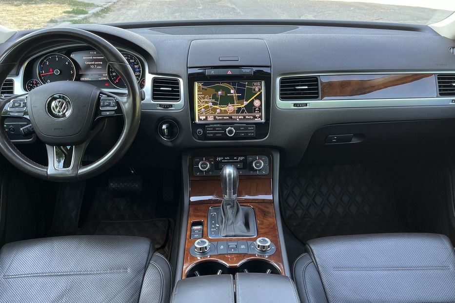 Продам Volkswagen Touareg Oficial 2014 года в Николаеве