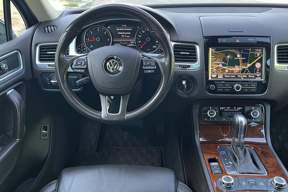 Продам Volkswagen Touareg Oficial 2014 года в Николаеве