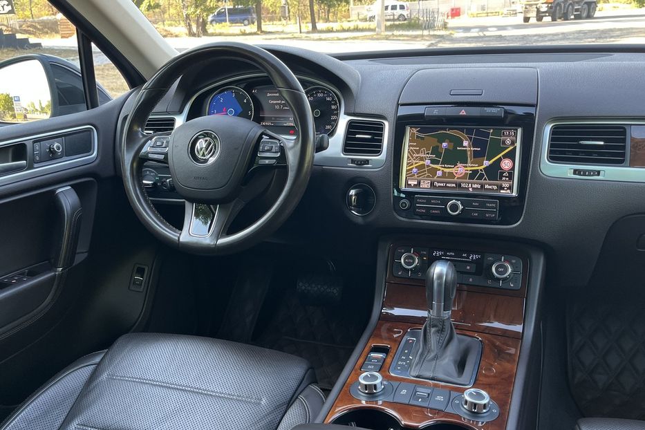 Продам Volkswagen Touareg Oficial 2014 года в Николаеве