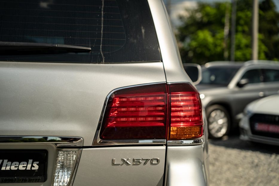 Продам Lexus LX 570 2008 года в Черновцах