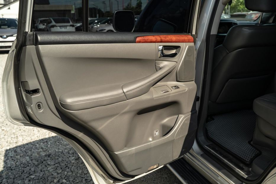 Продам Lexus LX 570 2008 года в Черновцах