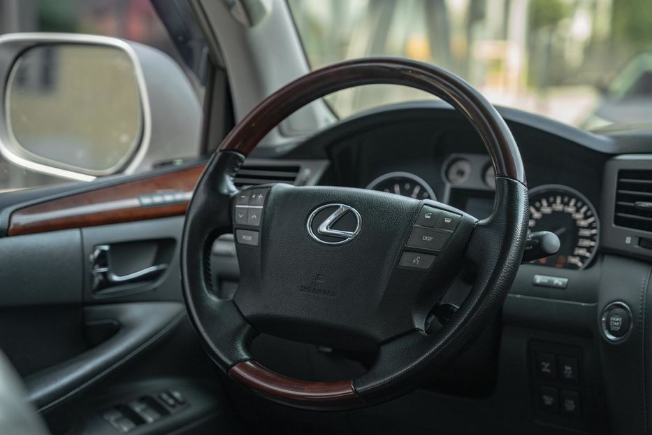 Продам Lexus LX 570 2008 года в Черновцах