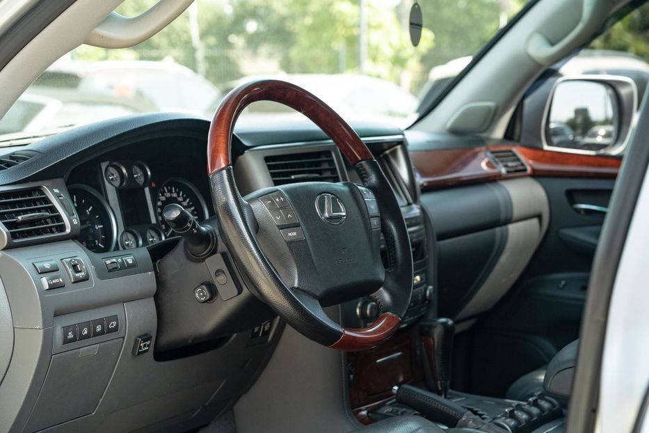 Продам Lexus LX 570 2008 года в Черновцах