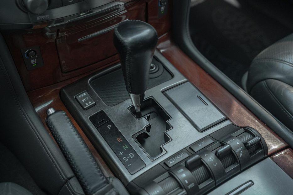 Продам Lexus LX 570 2008 года в Черновцах