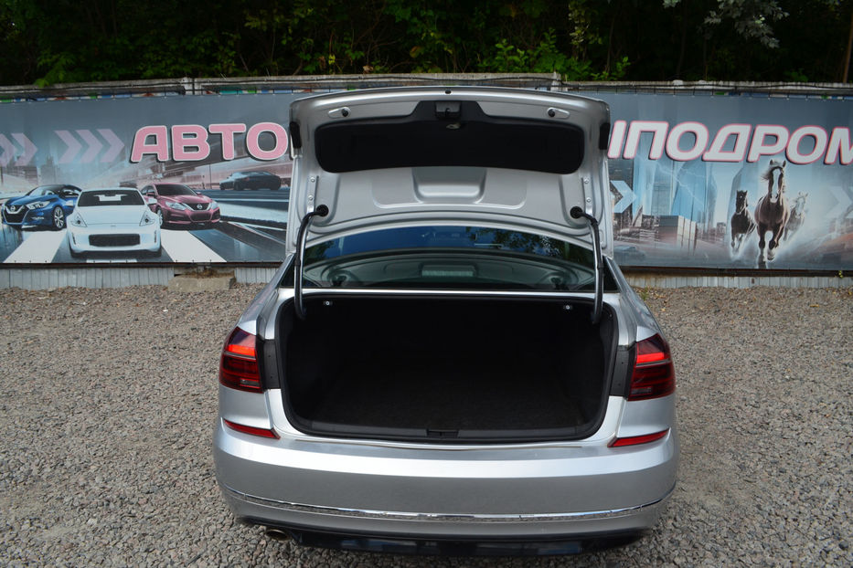 Продам Volkswagen Passat B8 2018 года в Киеве