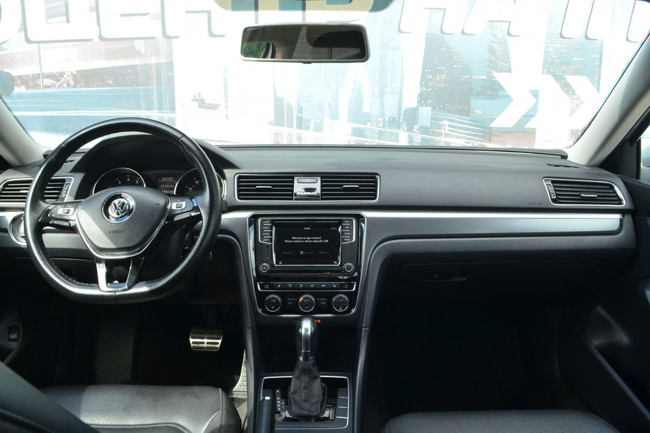 Продам Volkswagen Passat B8 2018 года в Киеве