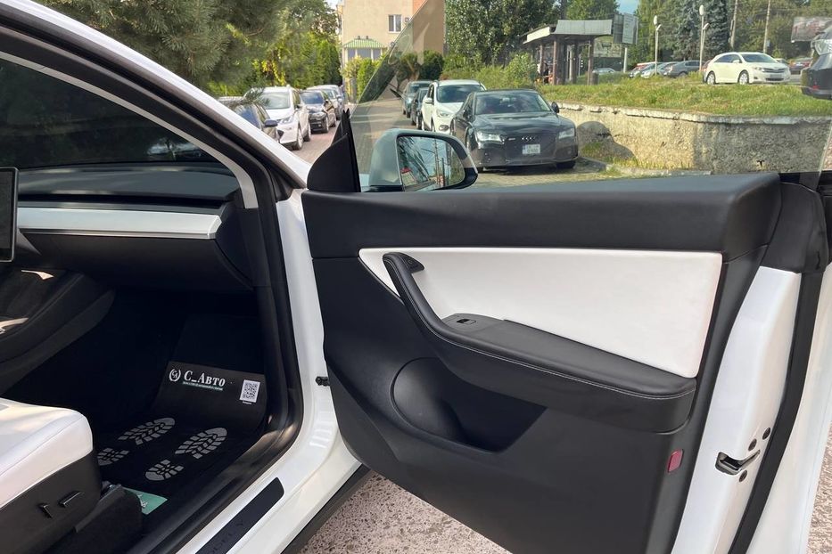 Продам Tesla Model Y 2021 года в Черновцах