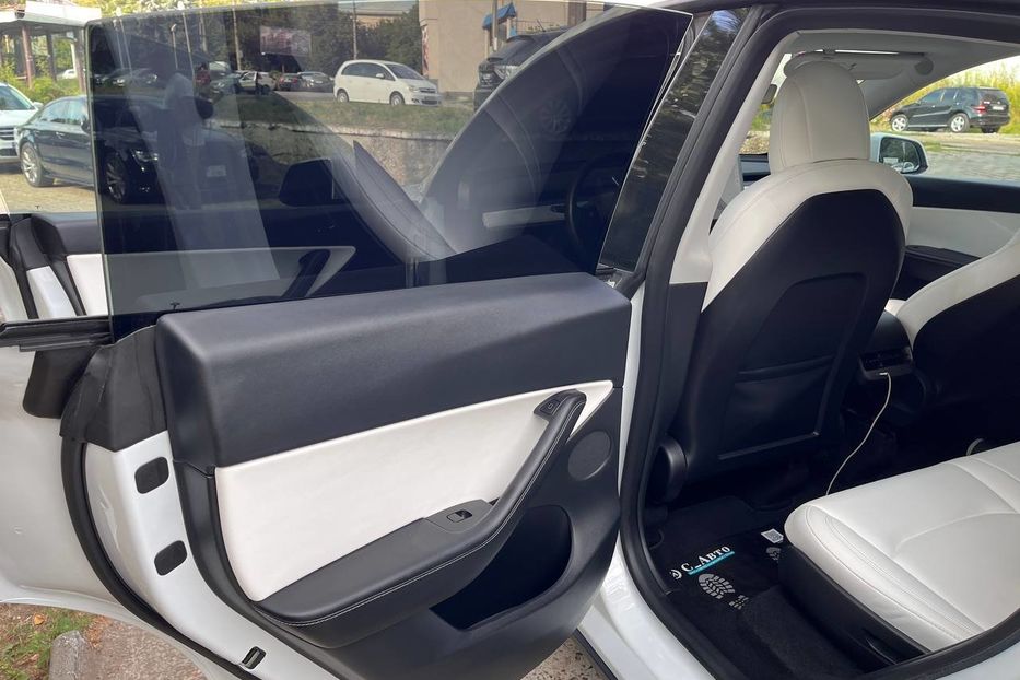 Продам Tesla Model Y 2021 года в Черновцах