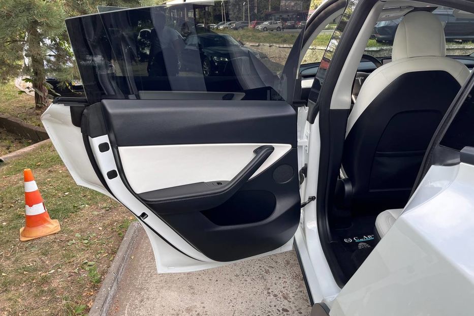 Продам Tesla Model Y 2021 года в Черновцах