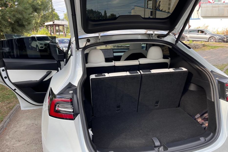 Продам Tesla Model Y 2021 года в Черновцах