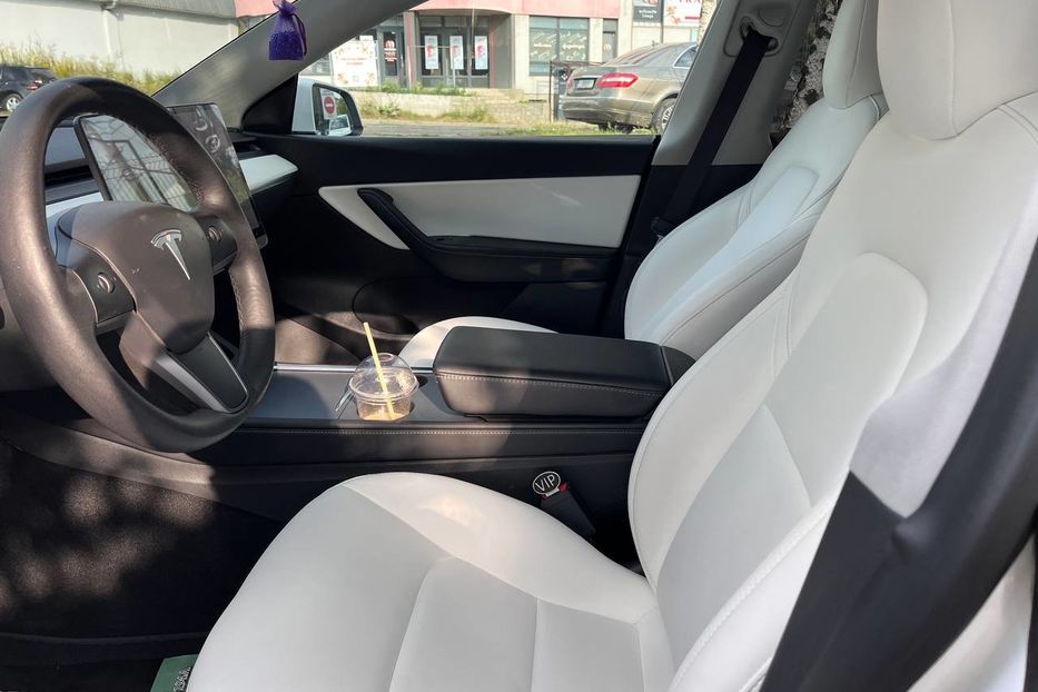 Продам Tesla Model Y 2021 года в Черновцах