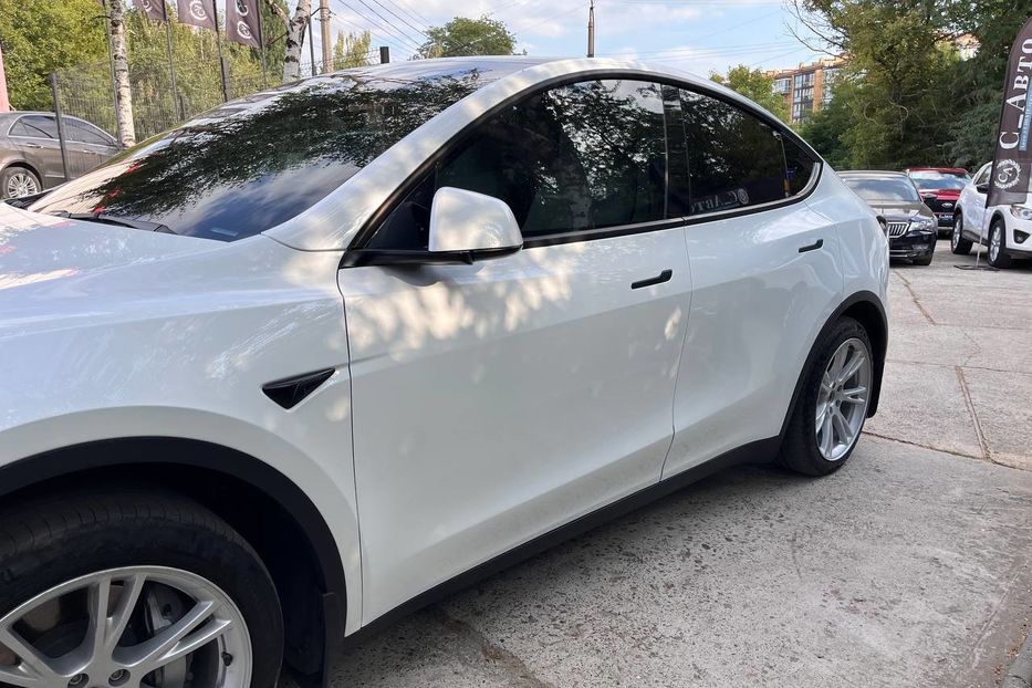 Продам Tesla Model Y 2021 года в Черновцах