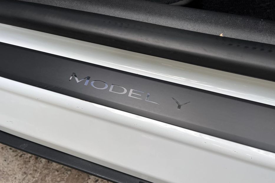 Продам Tesla Model Y 2021 года в Черновцах