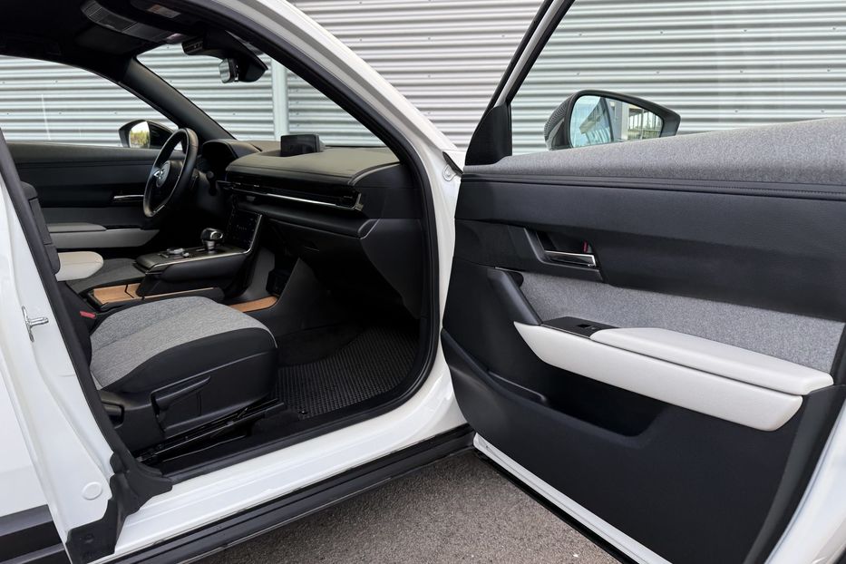 Продам Mazda MX-3 МХ-30 2021р м.Рівне 2020 года в Ровно