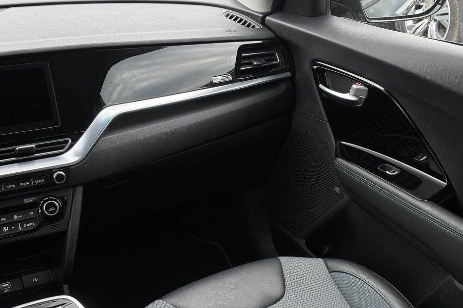 Продам Kia Niro 64квт 2021 года в Львове