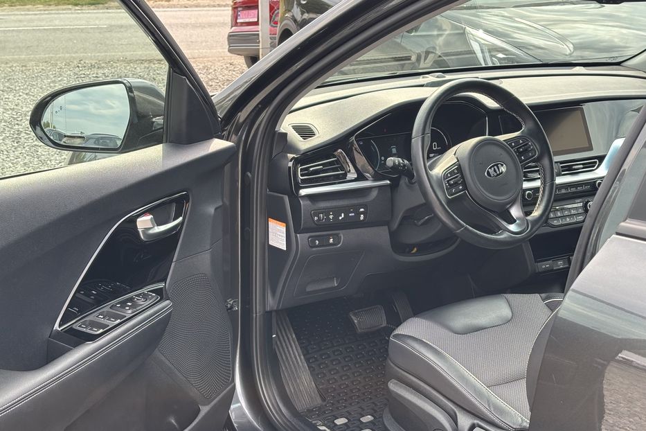 Продам Kia Niro 64kw  2021 года в Львове