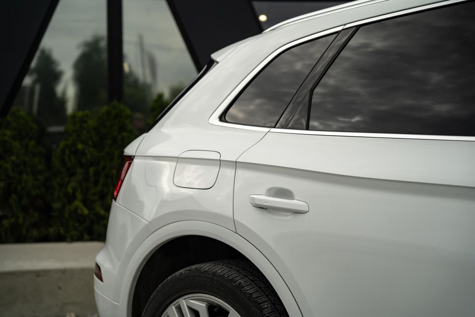 Продам Audi Q5 Premium Plus 2017 года в Черновцах