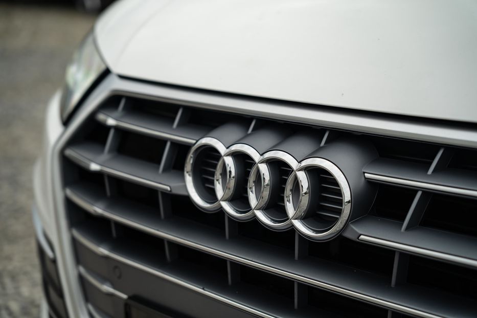 Продам Audi Q5 Premium Plus 2017 года в Черновцах