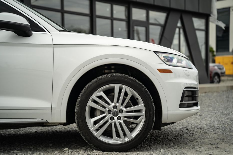 Продам Audi Q5 Premium Plus 2017 года в Черновцах