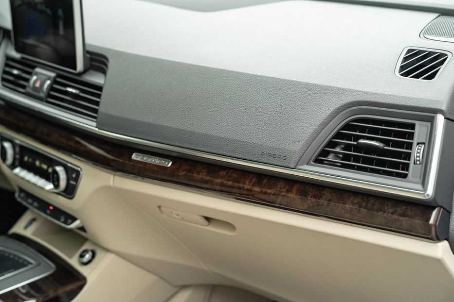 Продам Audi Q5 Premium Plus 2017 года в Черновцах