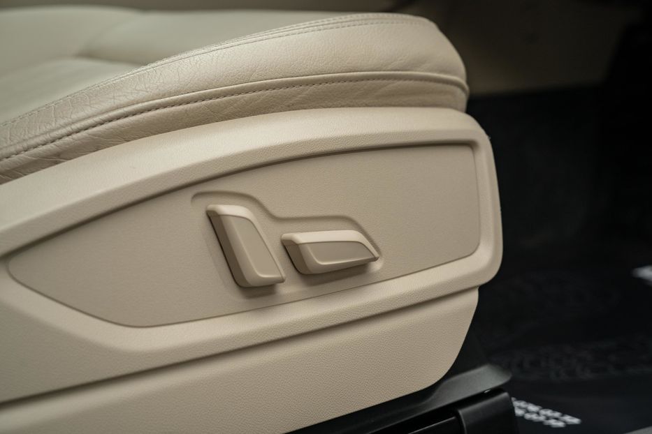 Продам Audi Q5 Premium Plus 2017 года в Черновцах