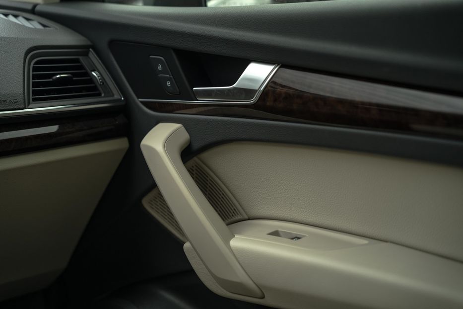 Продам Audi Q5 Premium Plus 2017 года в Черновцах