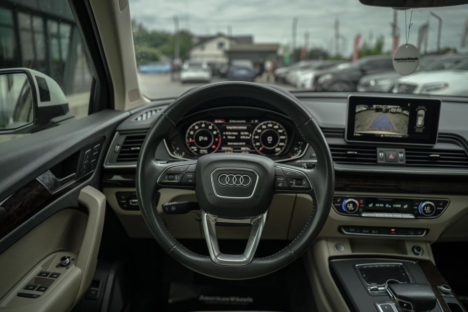 Продам Audi Q5 Premium Plus 2017 года в Черновцах