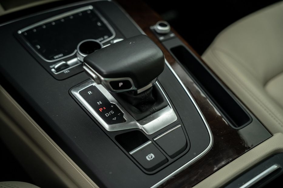 Продам Audi Q5 Premium Plus 2017 года в Черновцах