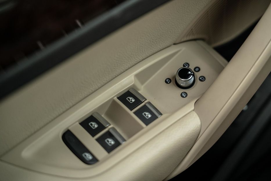 Продам Audi Q5 Premium Plus 2017 года в Черновцах