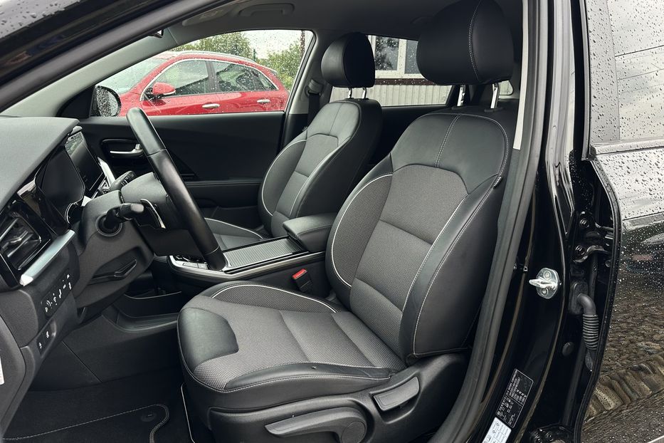 Продам Kia Niro 64 кВт Макс. ЗАРЕЗЕРВОВАНО 2022 года в Львове