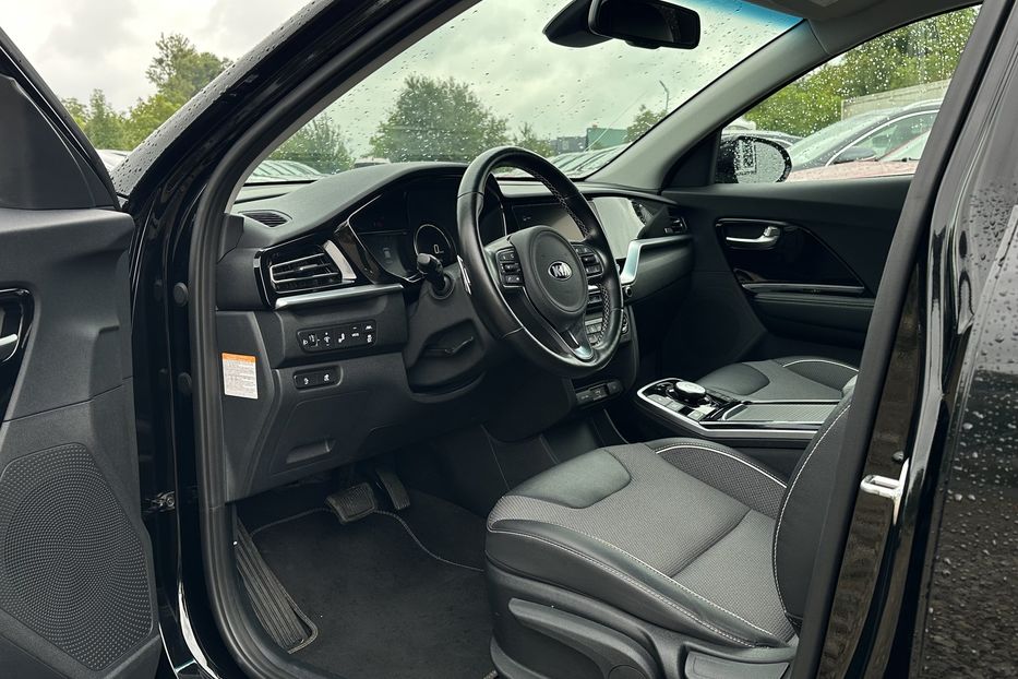 Продам Kia Niro 64 кВт Макс. ЗАРЕЗЕРВОВАНО 2022 года в Львове