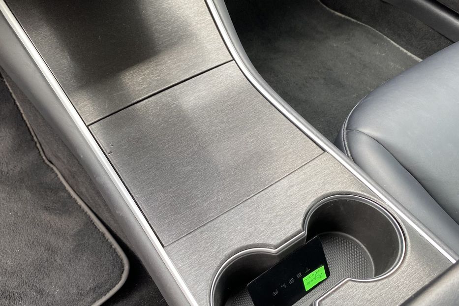 Продам Tesla Model 3 Longe Range 2018 года в Луцке