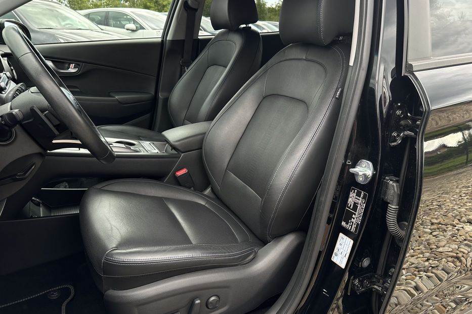 Продам Hyundai Kona  64кВт СліпізониПдгрівсиднькер 2022 года в Львове