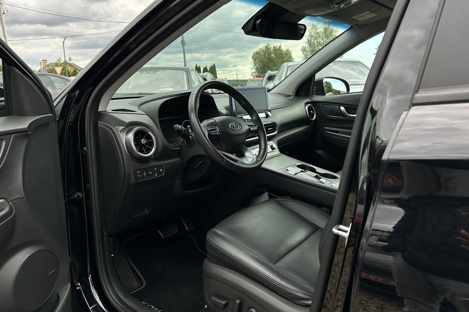 Продам Hyundai Kona  64кВт СліпізониПдгрівсиднькер 2022 года в Львове