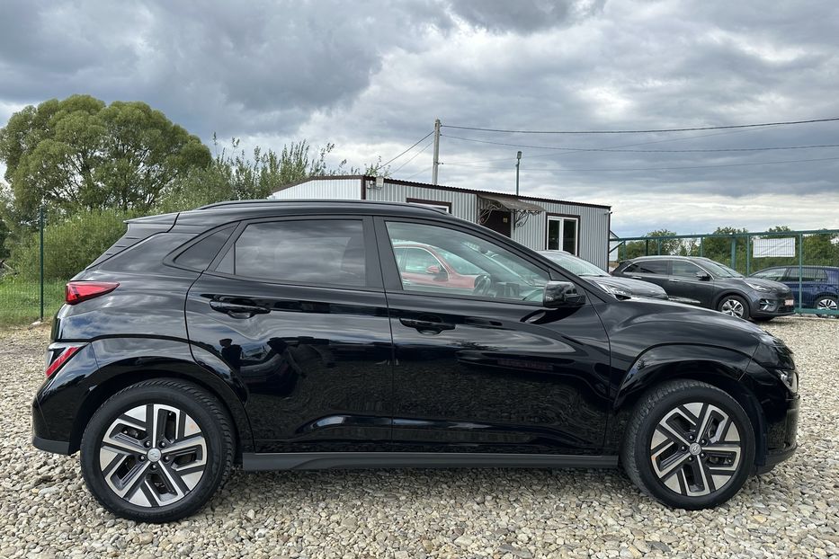 Продам Hyundai Kona  64кВт СліпізониПдгрівсиднькер 2022 года в Львове