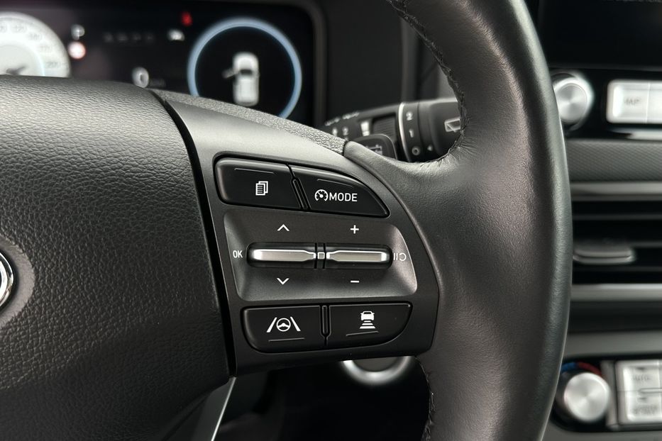 Продам Hyundai Kona  64кВт СліпізониПдгрівсиднькер 2022 года в Львове
