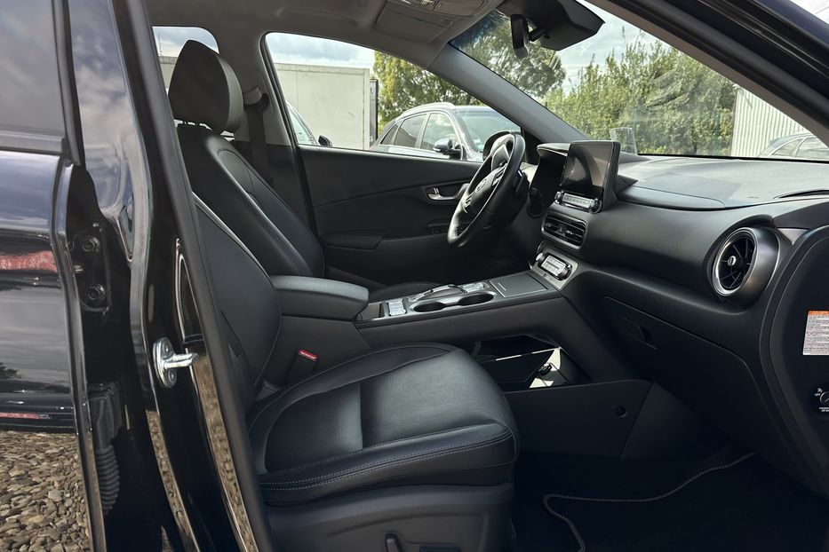 Продам Hyundai Kona  64кВт СліпізониПдгрівсиднькер 2022 года в Львове