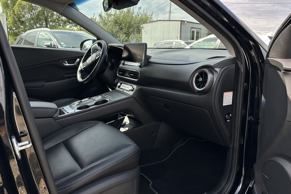 Продам Hyundai Kona  64кВт СліпізониПдгрівсиднькер 2022 года в Львове