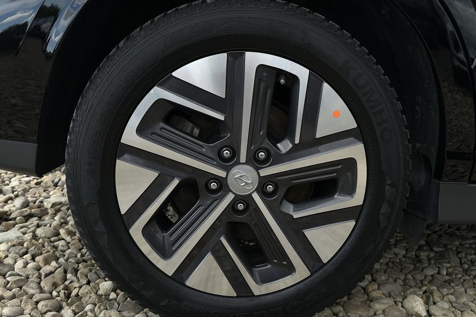 Продам Hyundai Kona  64кВт СліпізониПдгрівсиднькер 2022 года в Львове