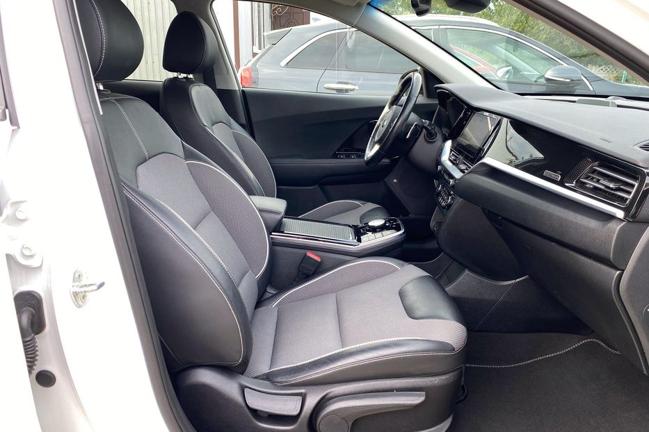 Продам Kia Niro 64кВтТепловийПідгрвсидінькерма 2020 года в Львове
