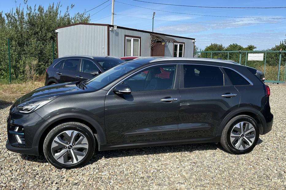 Продам Kia Niro 64 kWh Макс. комплектація Люк. 2021 года в Львове